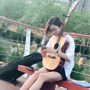 乖乖女的嫩奶头被同桌吸
