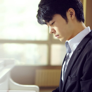 乖乖女的嫩奶头被同桌吸
